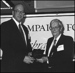 Nicholaas Bloembergen presents Lewis Platt, Chairman, President and Chief Executive Officer of Hewlitt-Packard Company, with a plaque recognizing the contributions of Mr. Platt and Hewlitt-Packard Company toward the Campaign's success.