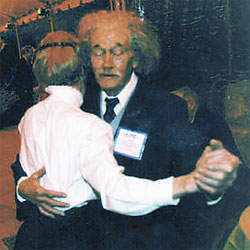 gala01.jpg - 31487 Bytes 'Albert Einstein' takes a turn with 'Marie Curie' during the APS gala celebration at the Fernbank Museum.