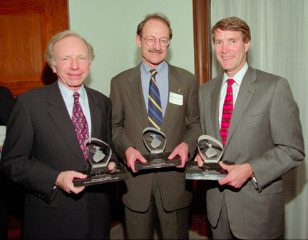(Left to right) Awardees Senator Joseph Lieberman (D-CT), Dr. Harold Varmus, and Senator Bill Frist (R-TN). Photo credit: Copyright 2000 Robert Visser