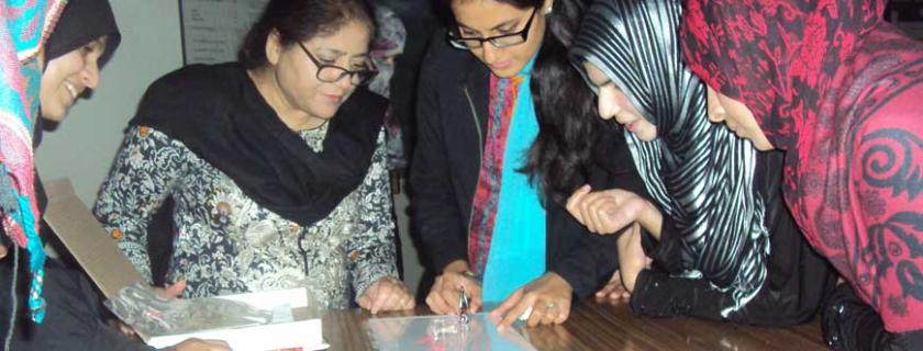 Pakistan students explore physics